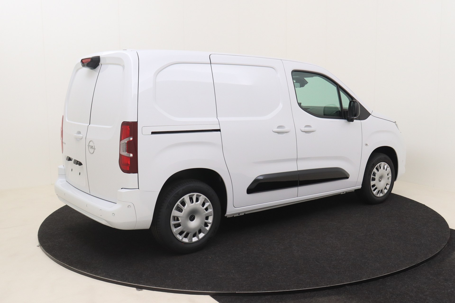 OPEL COMBO 1.5 Turbo D 100 S/S MT6    New Cargo L1H1 Light