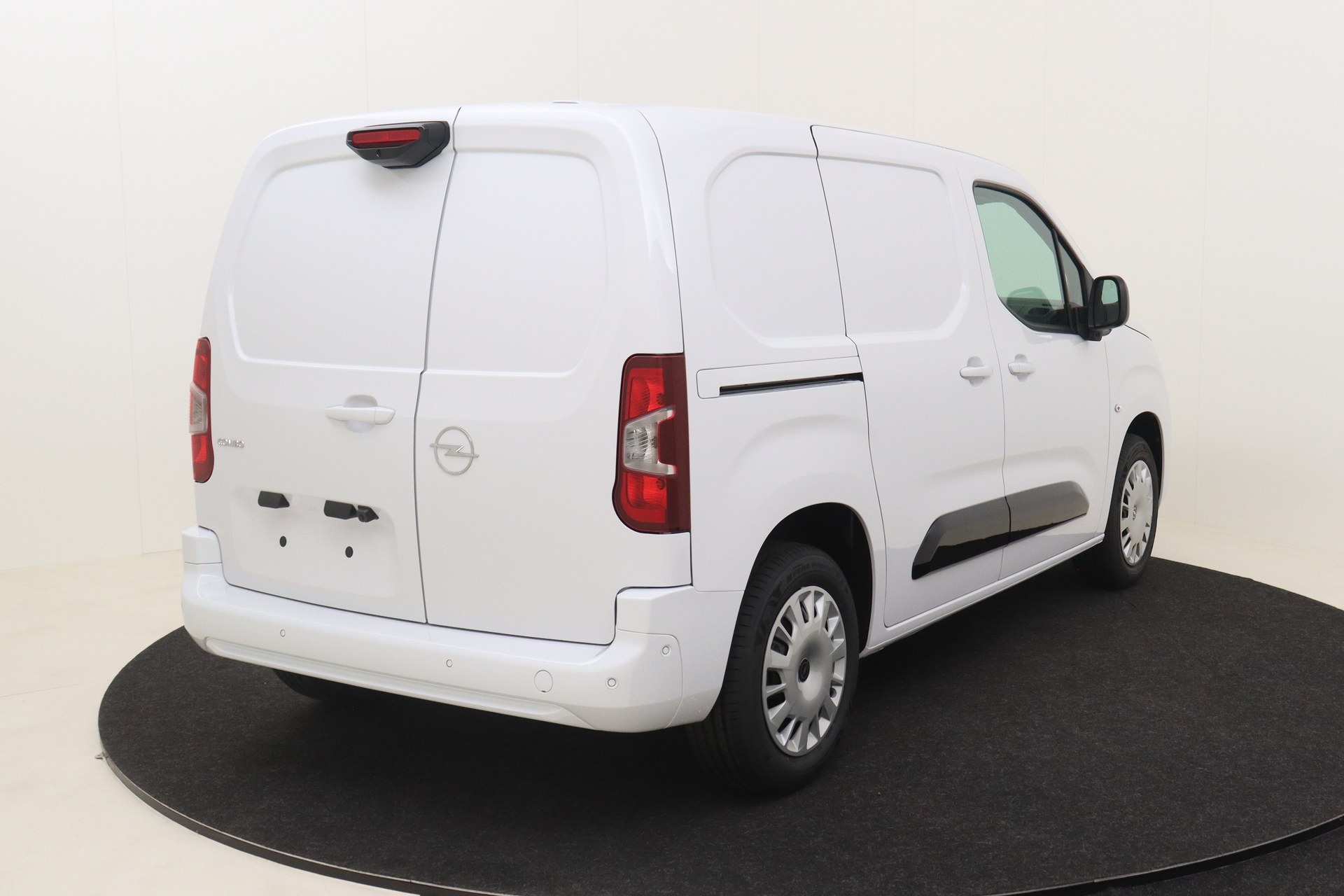 OPEL COMBO 1.5 Turbo D 100 S/S MT6    New Cargo L1H1 Light