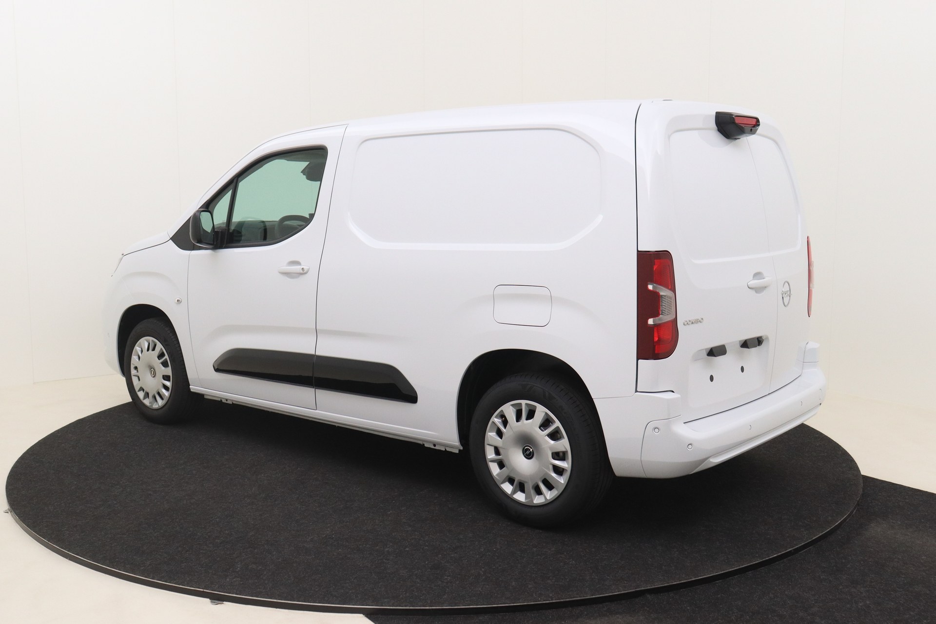 OPEL COMBO 1.5 Turbo D 100 S/S MT6    New Cargo L1H1 Light