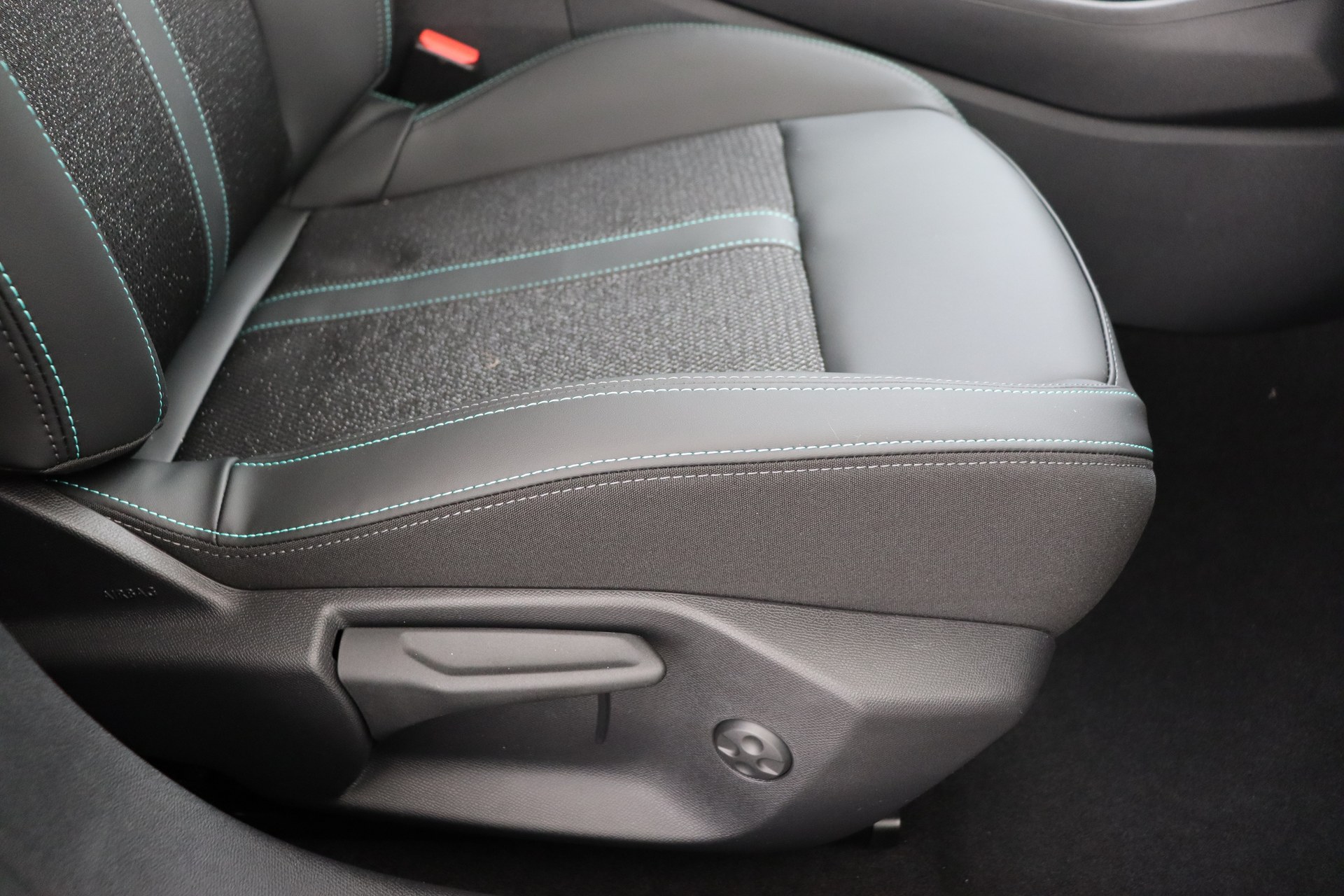 PEUGEOT 308 Hybrid 145 e-DCS6 Allure