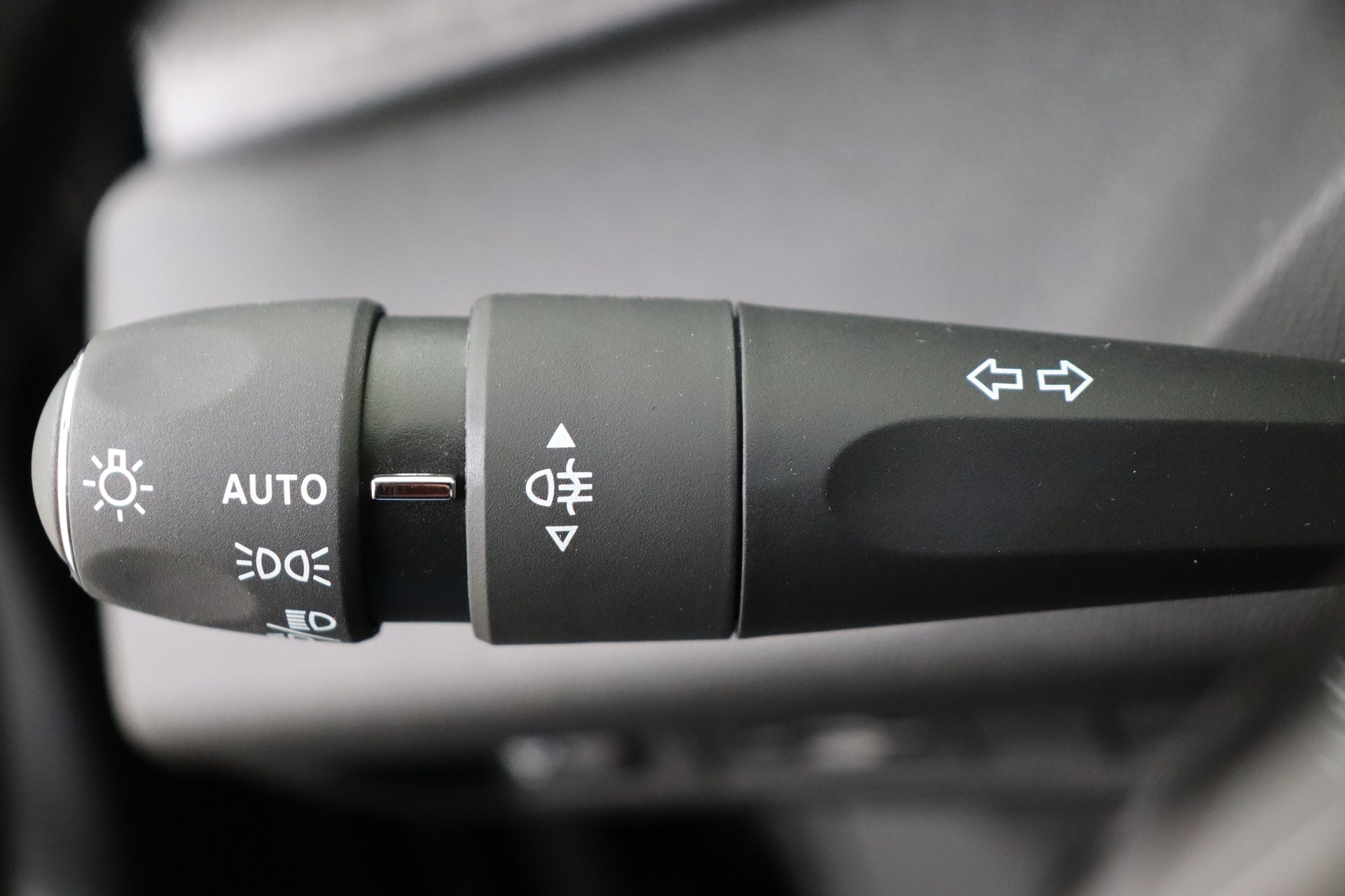 PEUGEOT 308 Hybrid 145 e-DCS6 Allure
