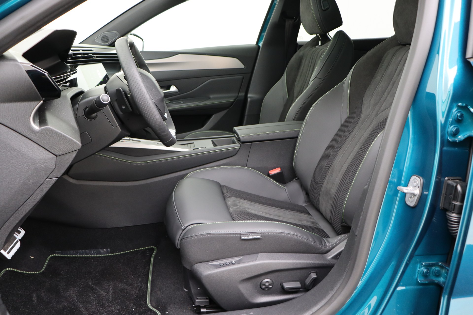 PEUGEOT 408 Hybrid 145 e-DCS6 GT