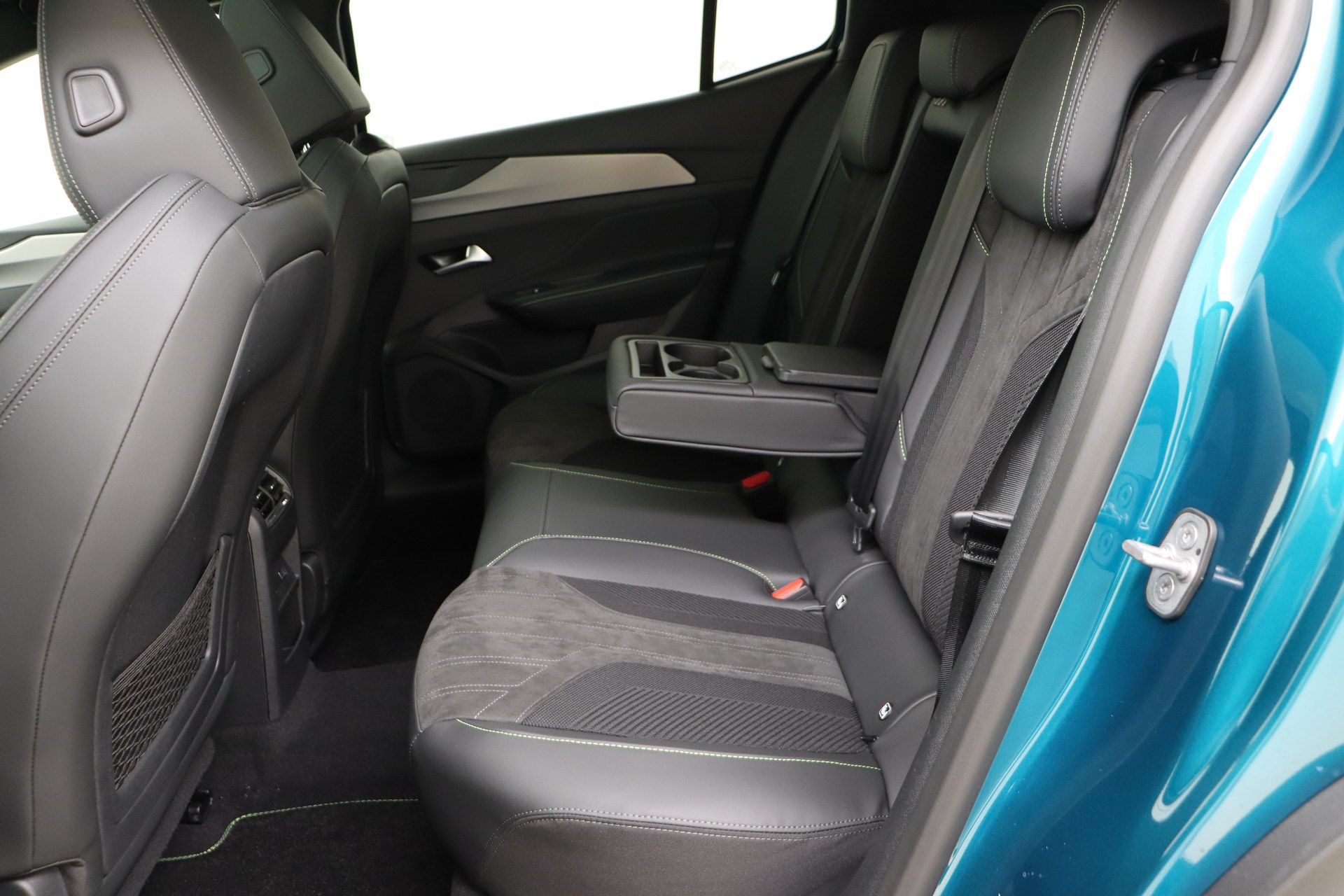 PEUGEOT 408 Hybrid 145 e-DCS6 GT