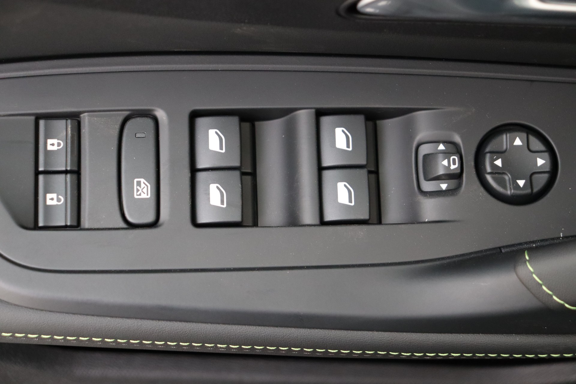 PEUGEOT 408 Hybrid 145 e-DCS6 GT