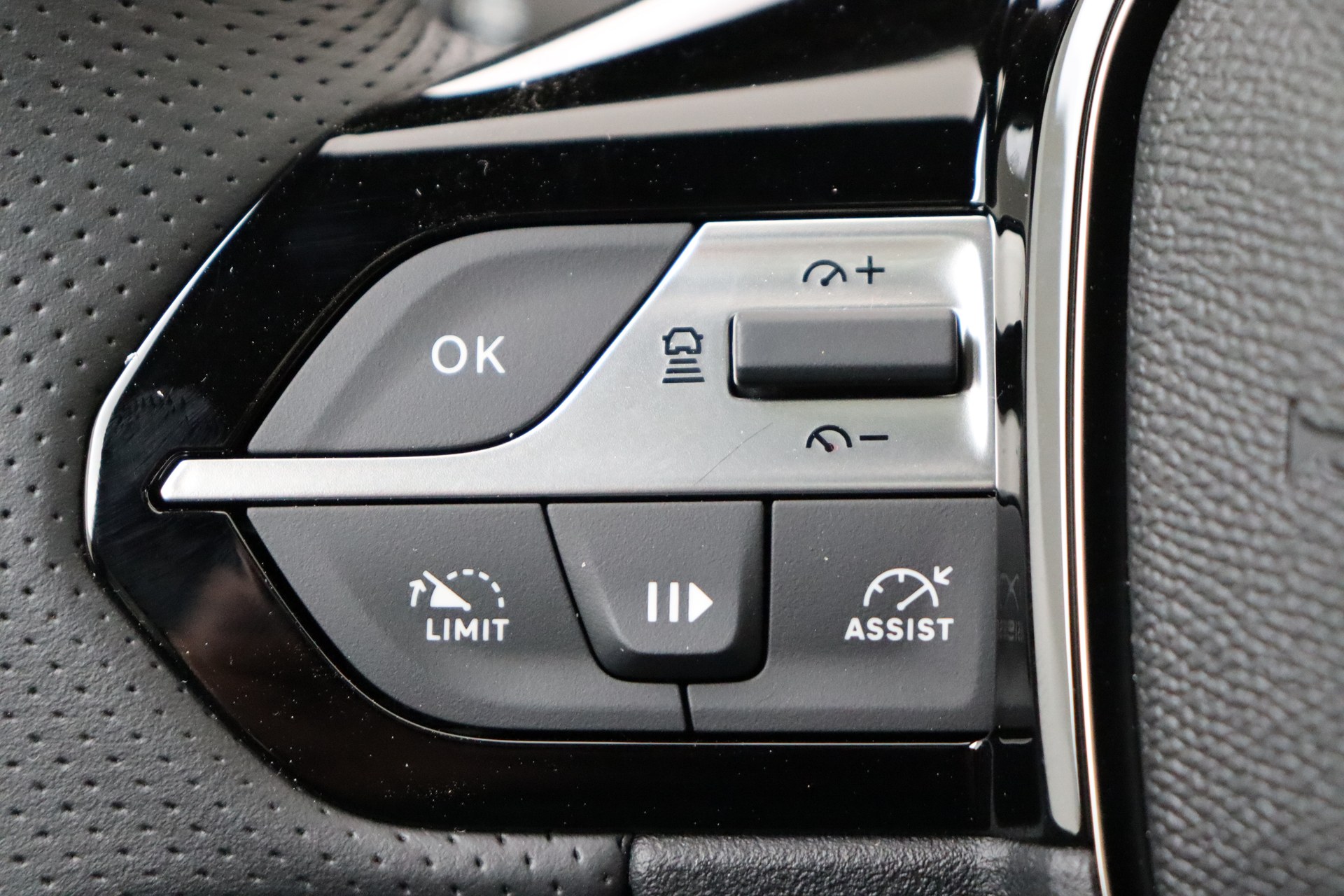 PEUGEOT 408 Hybrid 145 e-DCS6 GT