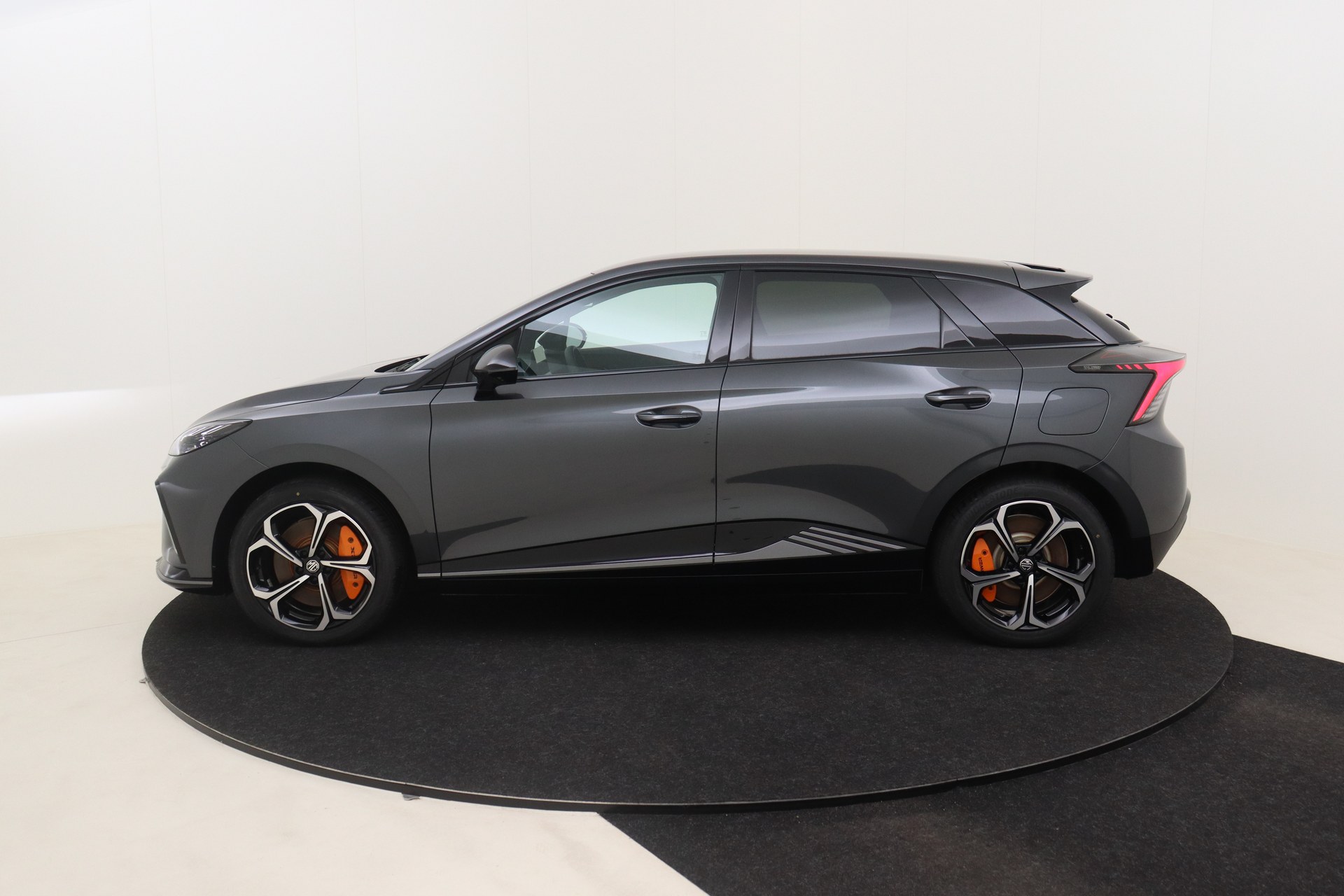 MG MG4 64 kWh X-POWER Luxury