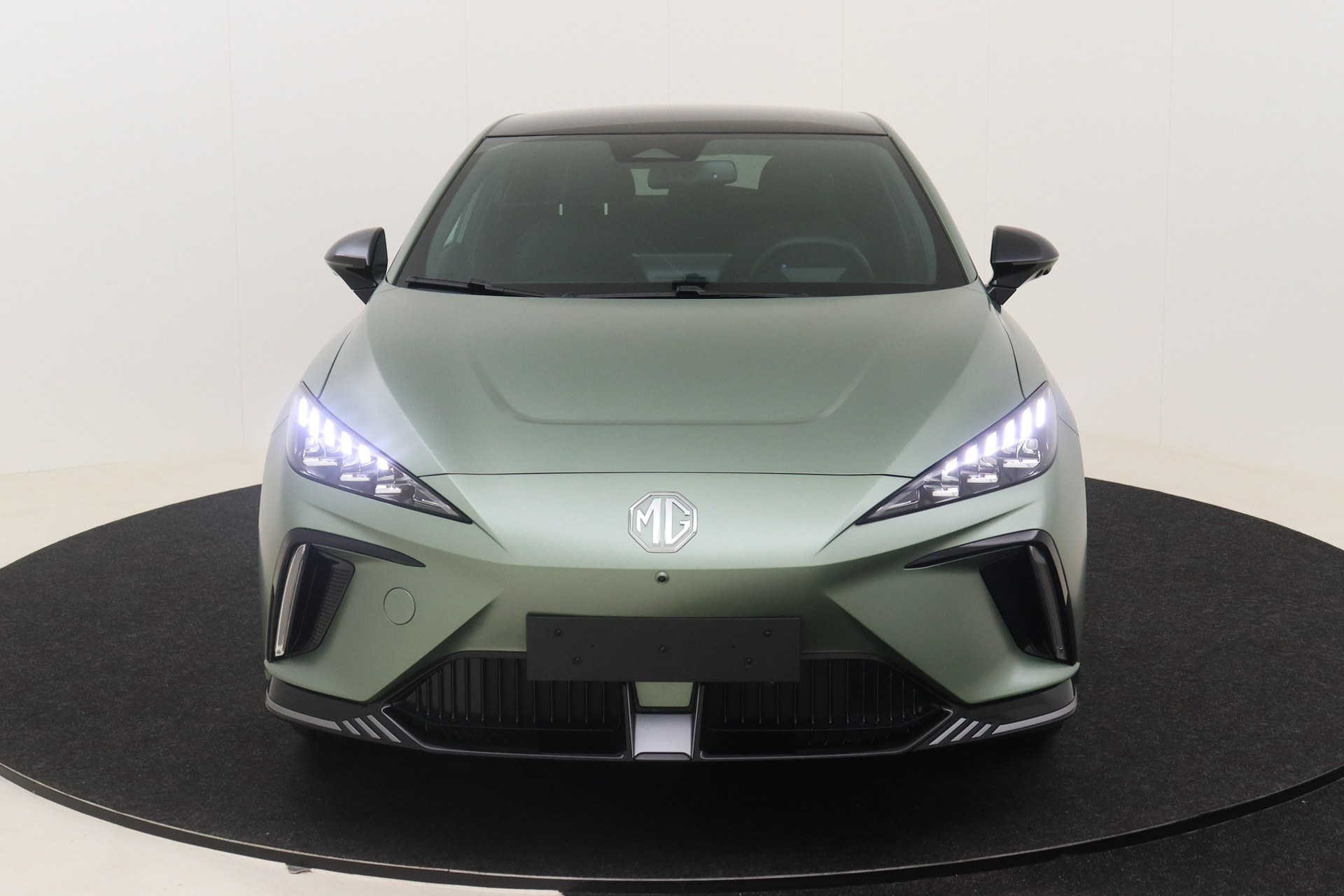 MG MG4 64 kWh X-POWER Luxury