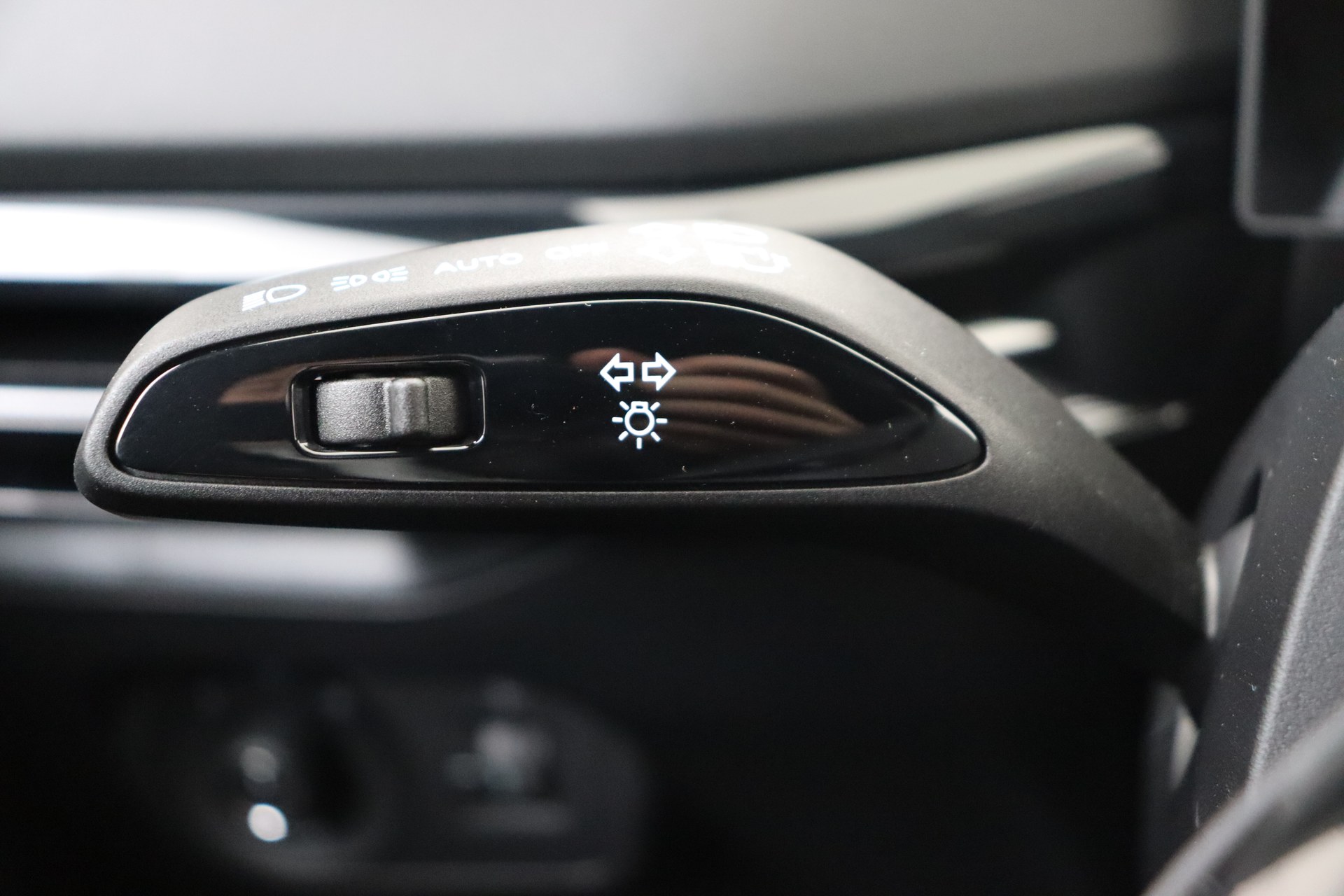 MG MG4 64 kWh X-POWER Luxury