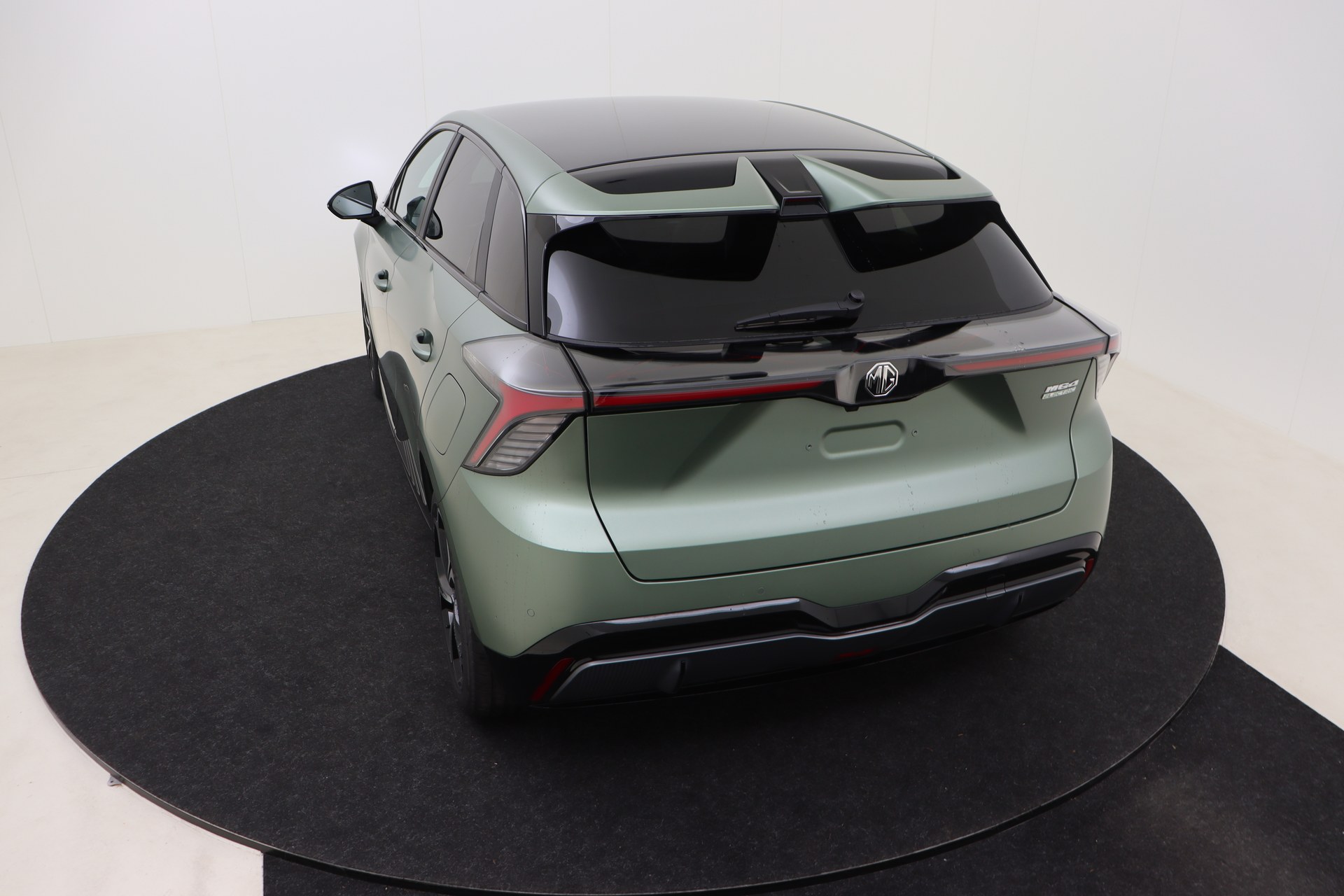 MG MG4 64 kWh X-POWER Luxury