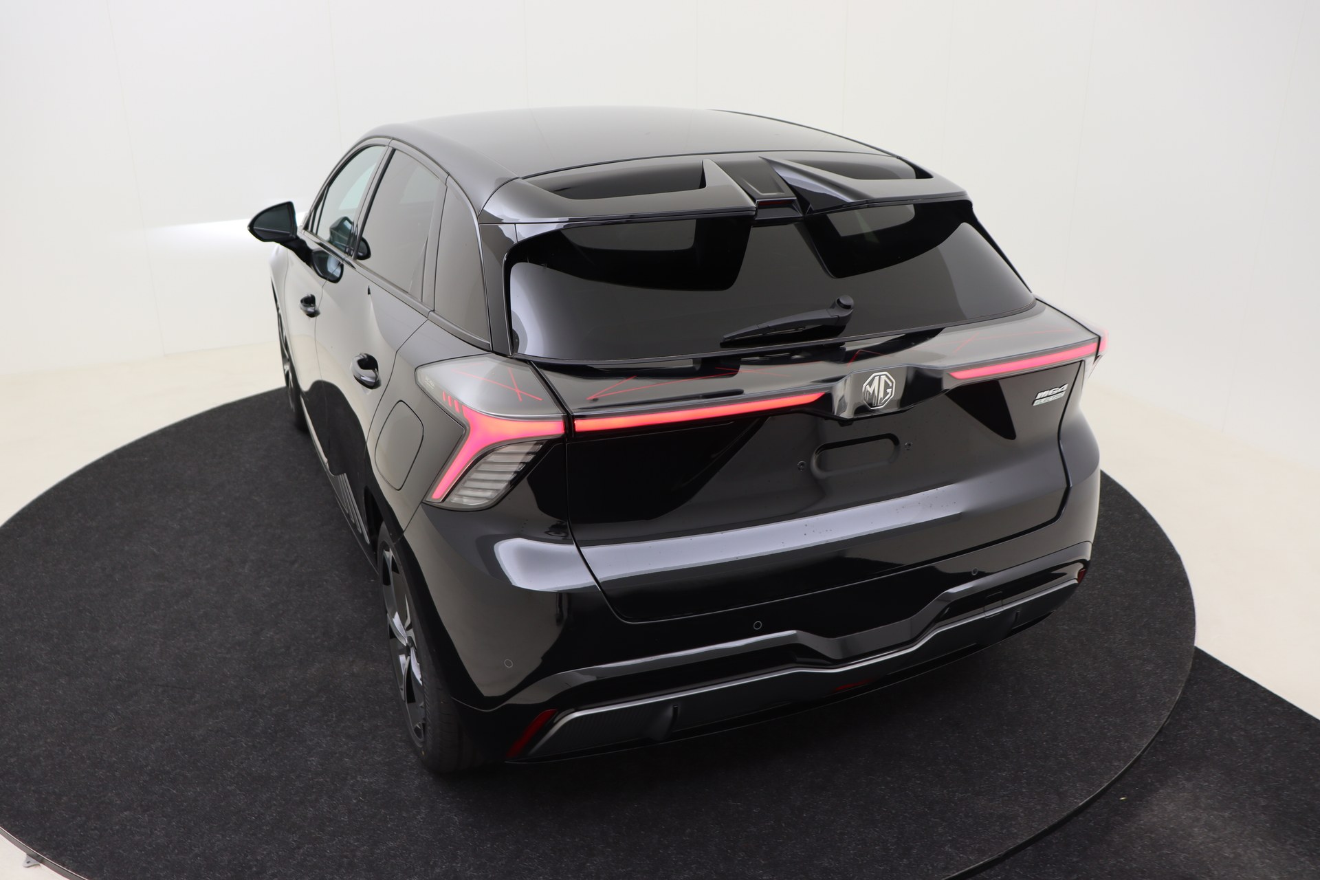 MG MG4 64 kWh X-POWER Luxury