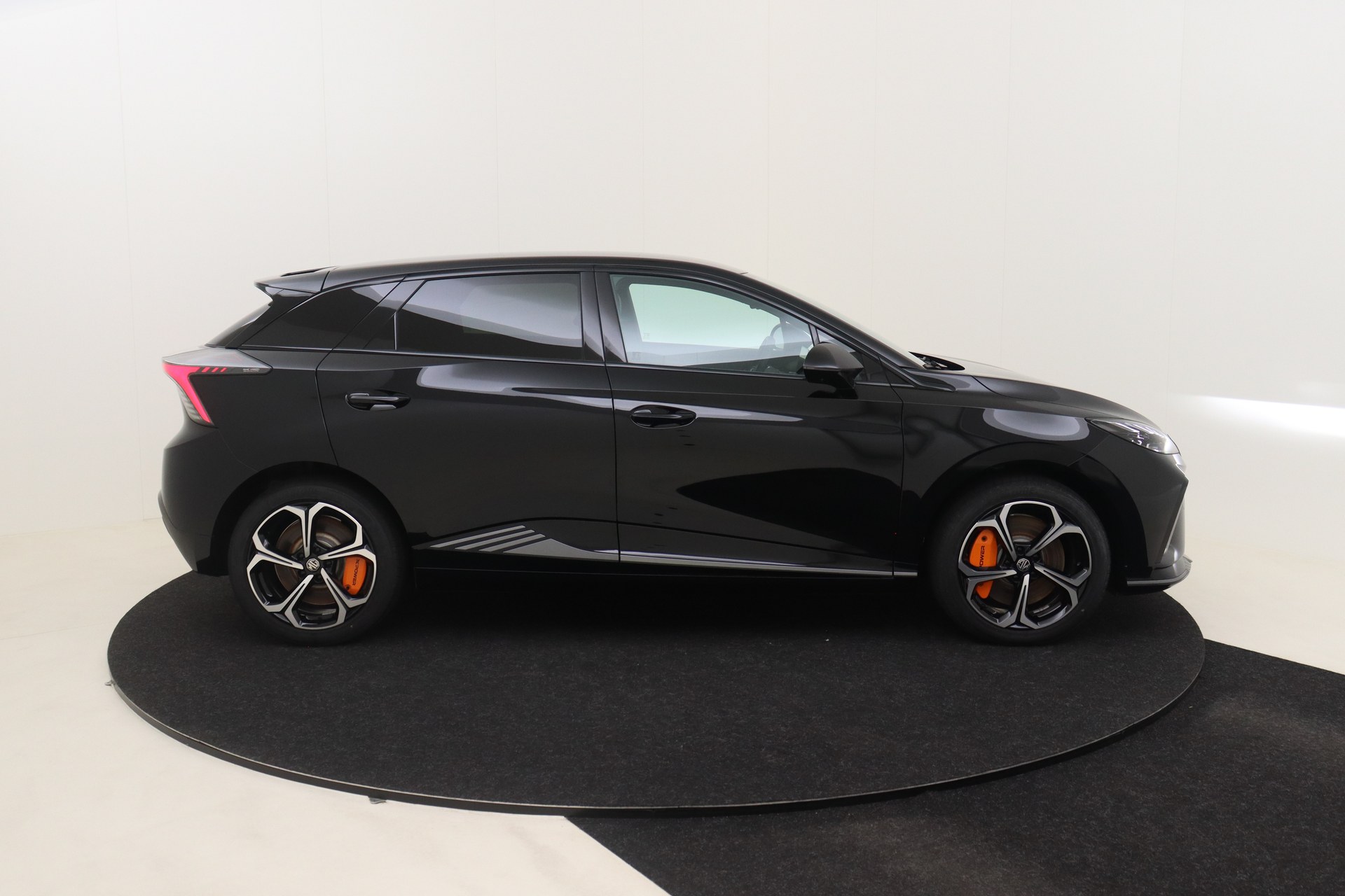 MG MG4 64 kWh X-POWER Luxury