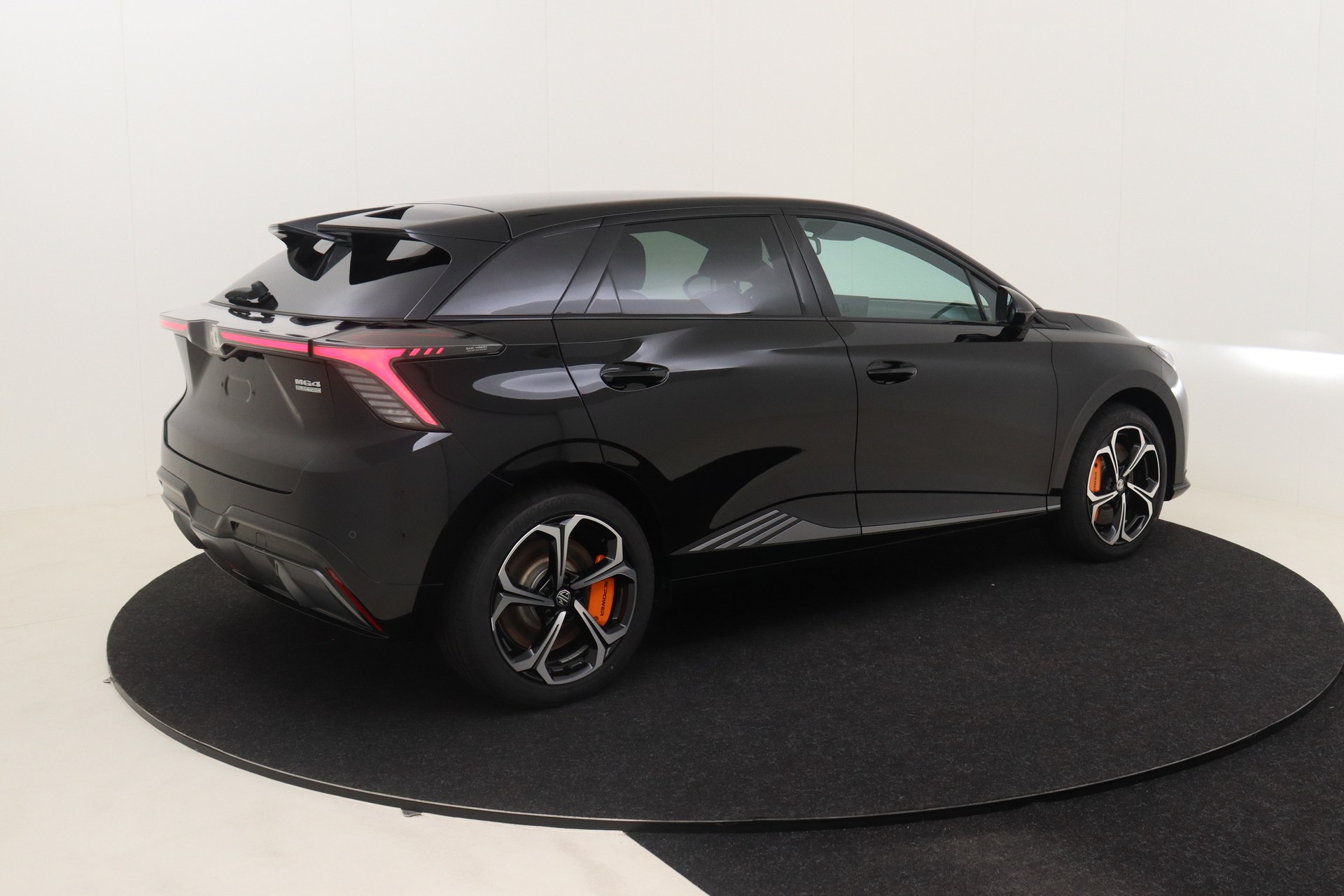 MG MG4 64 kWh X-POWER Luxury