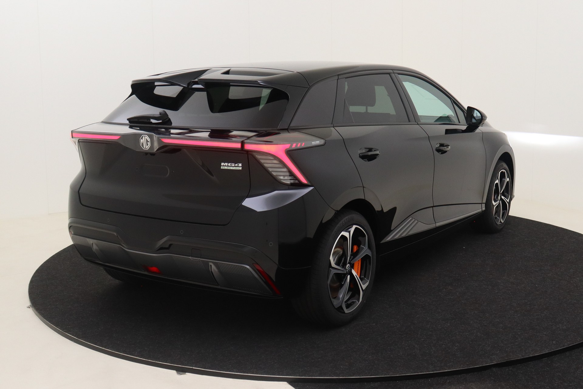 MG MG4 64 kWh X-POWER Luxury