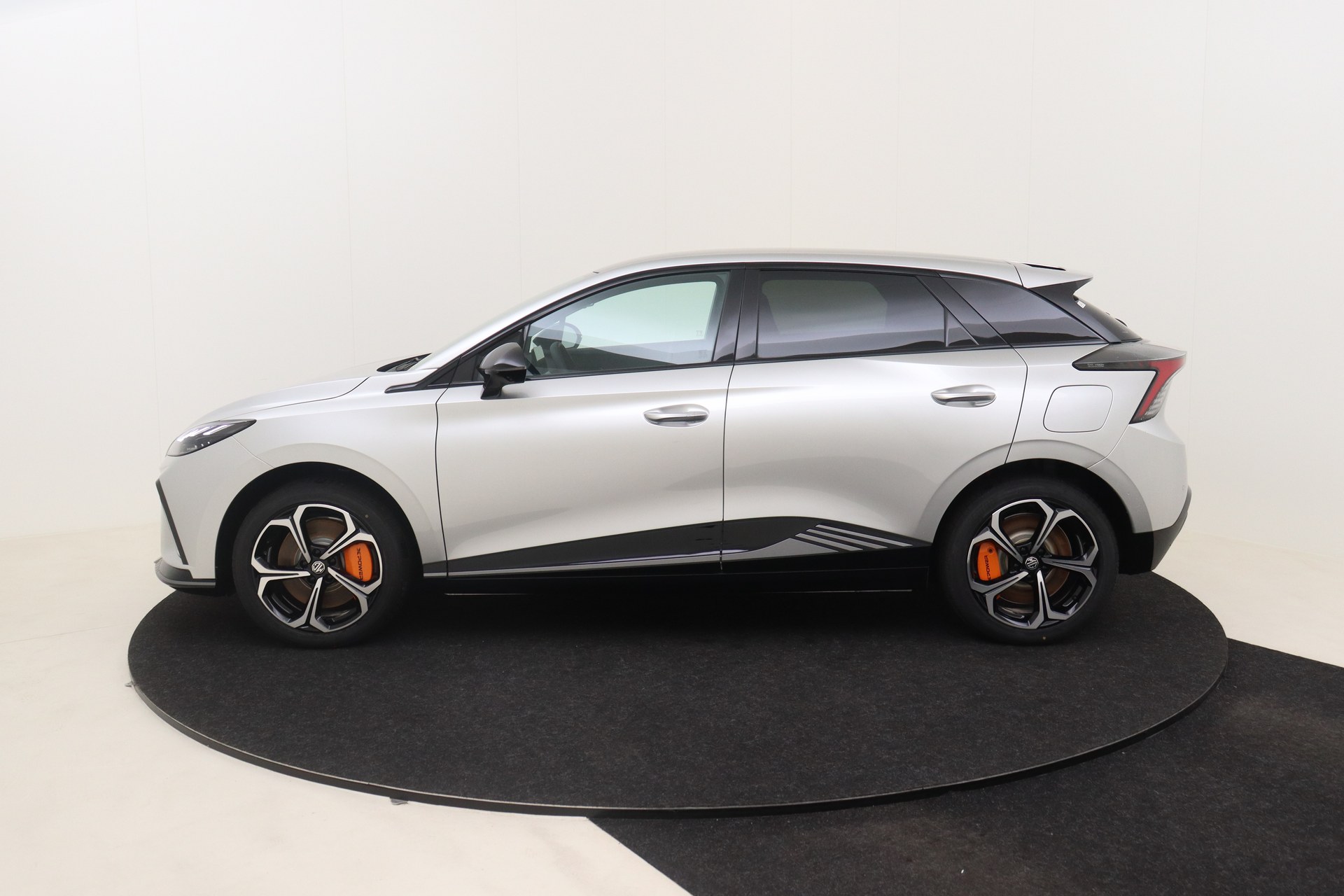 MG MG4 64 kWh X-POWER Luxury