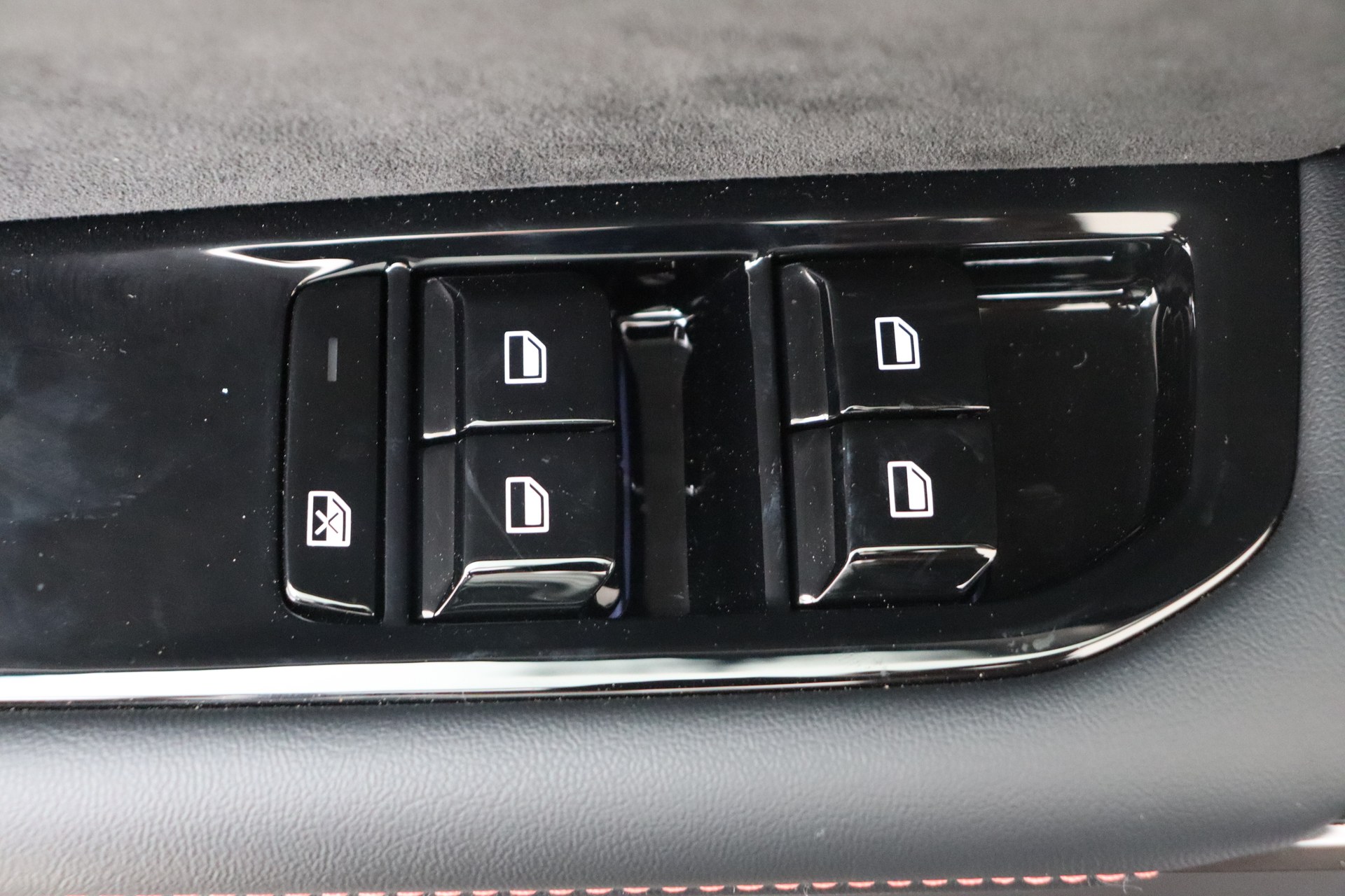 MG MG4 64 kWh X-POWER Luxury