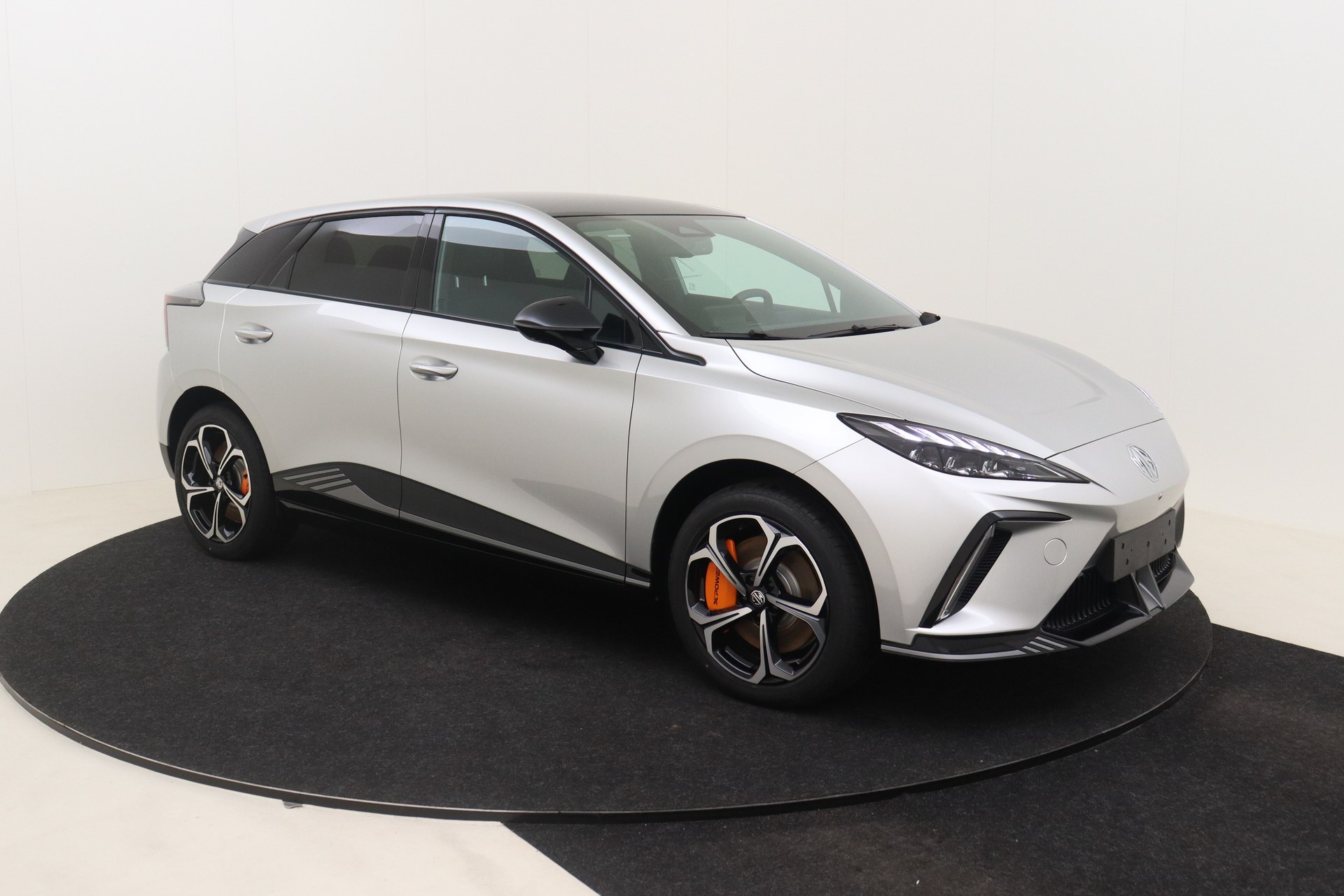 MG MG4 64 kWh X-POWER Luxury