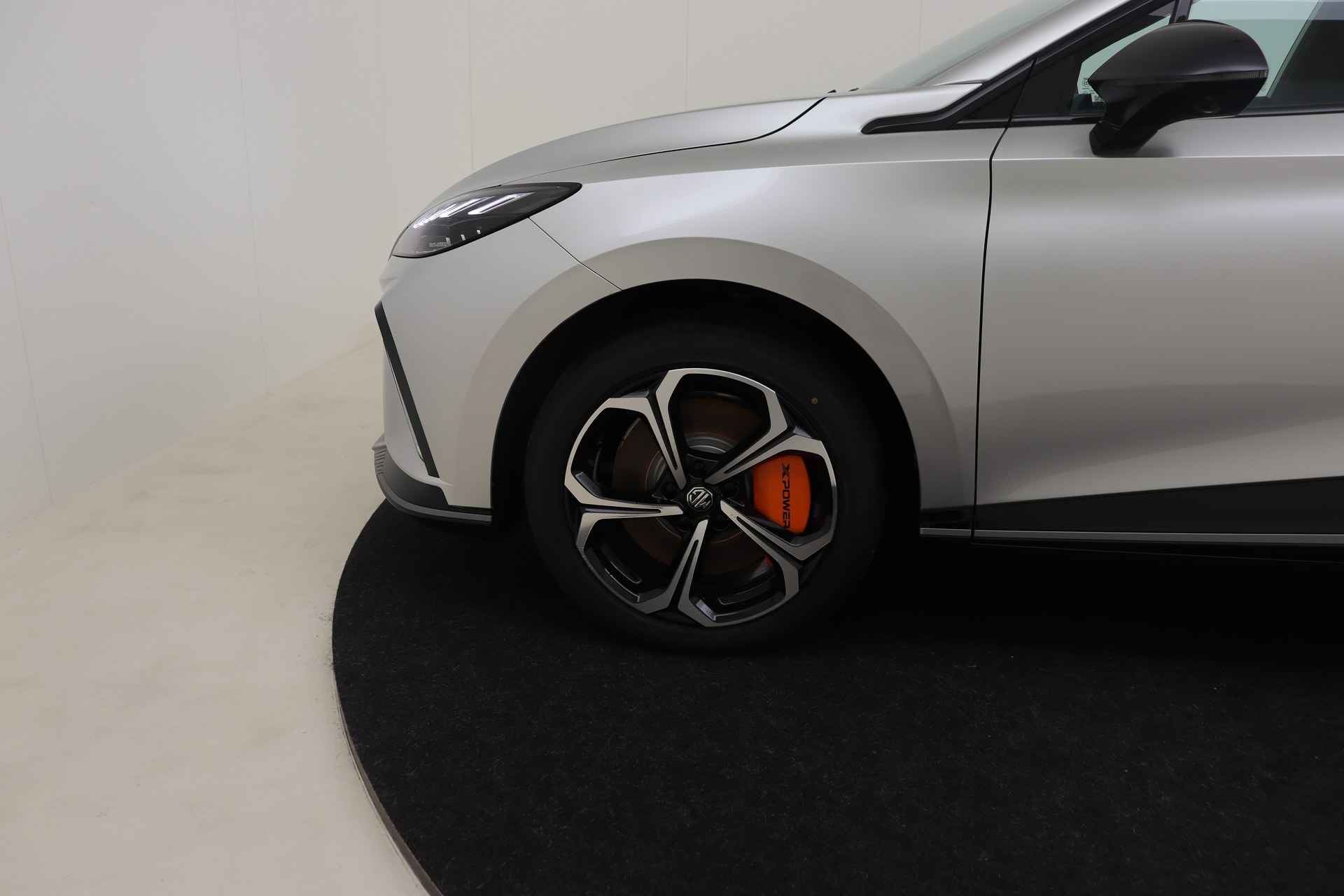 MG MG4 64 kWh X-POWER Luxury