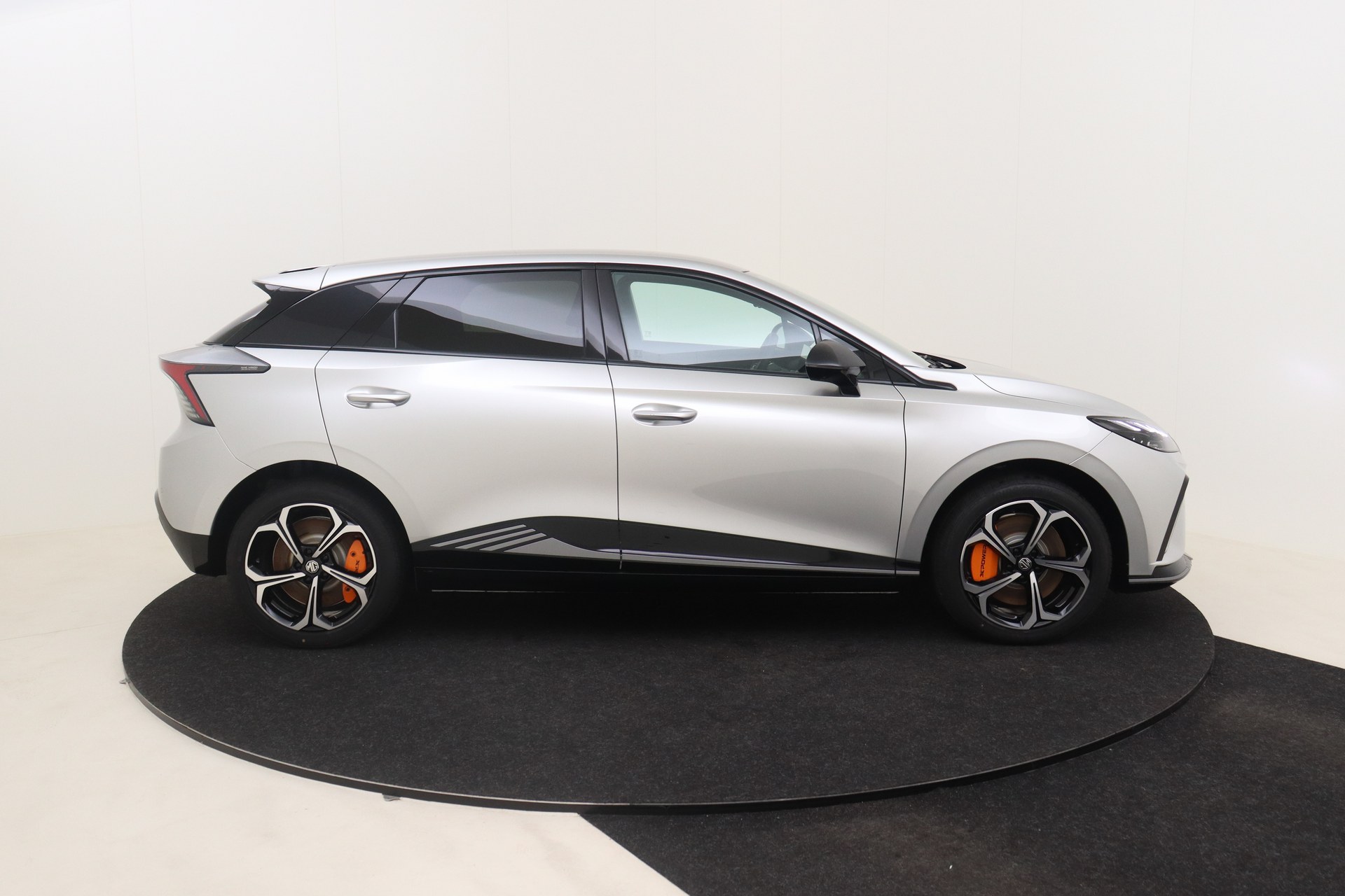 MG MG4 64 kWh X-POWER Luxury