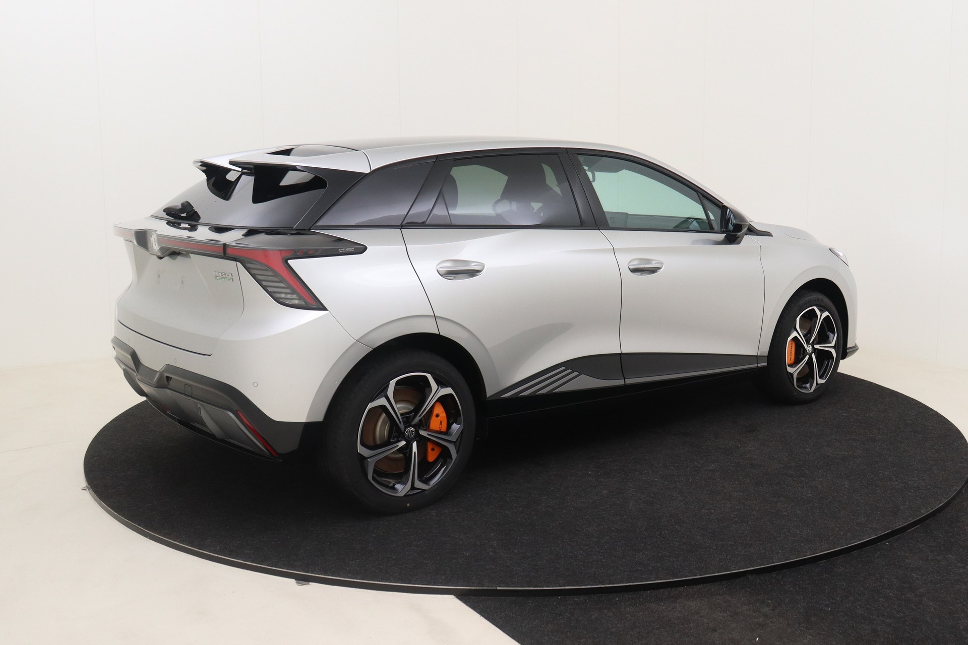 MG MG4 64 kWh X-POWER Luxury