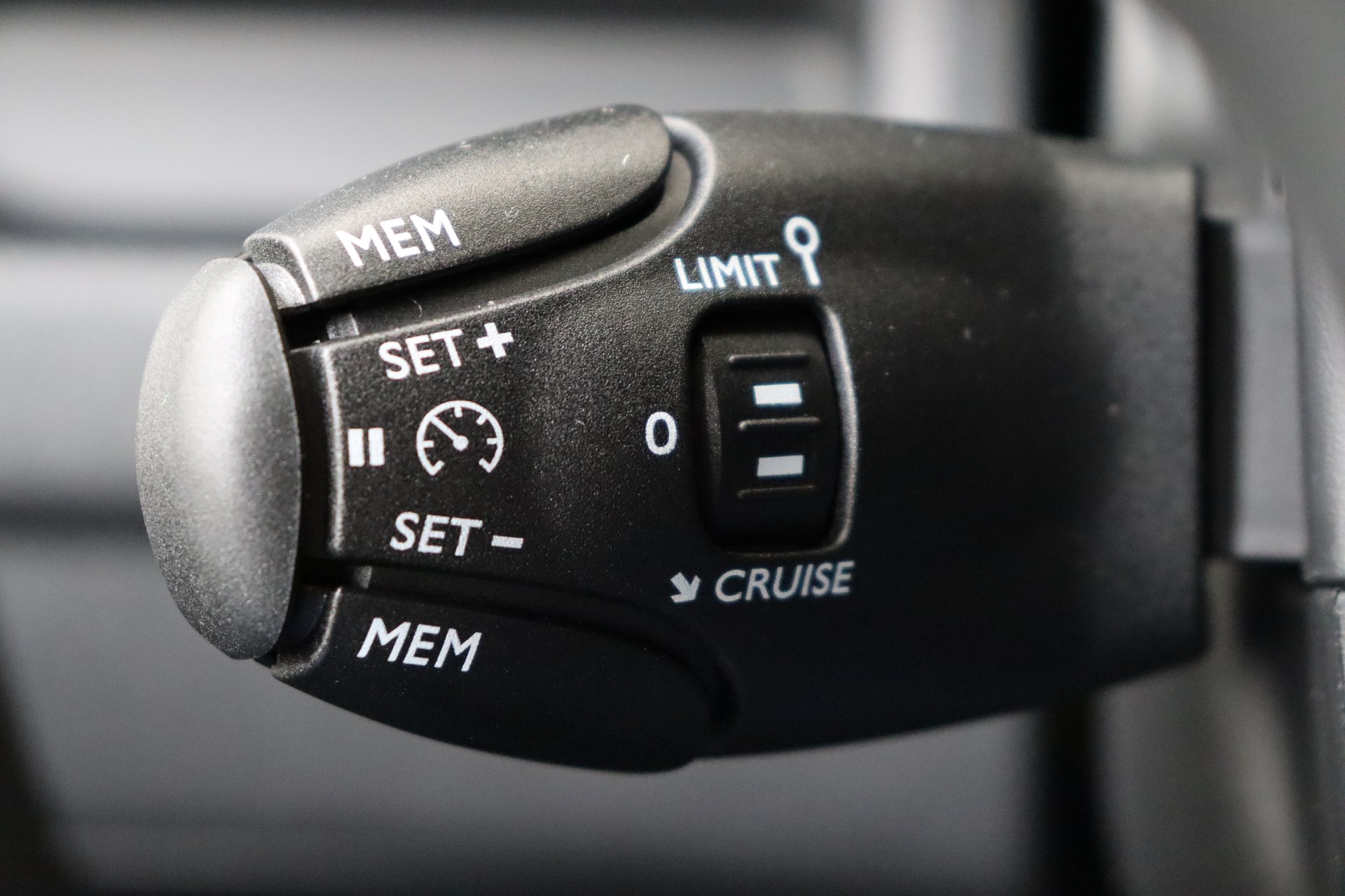 PEUGEOT E-EXPERT 50 kWh 136ch Standard