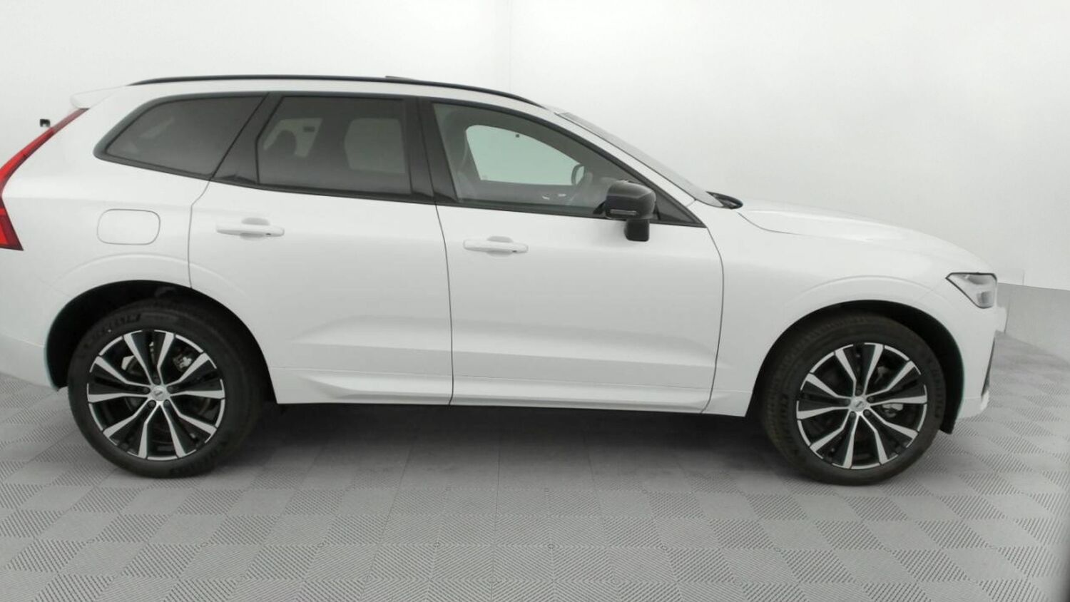 VOLVO XC60   II B4 197ch Ultimate Style Dark Geartronic