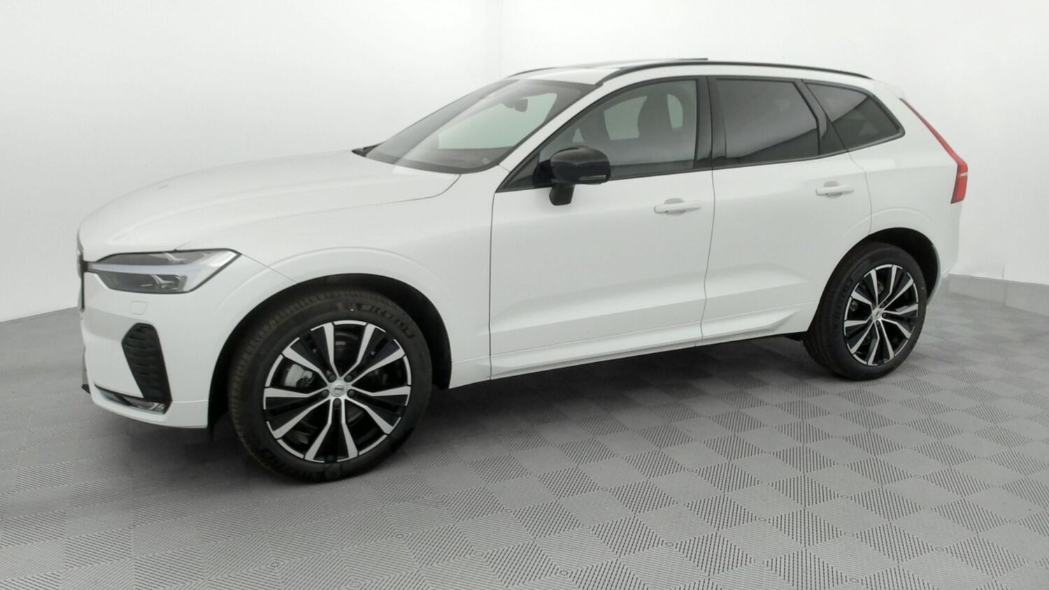 VOLVO XC60   II B4 197ch Ultimate Style Dark Geartronic