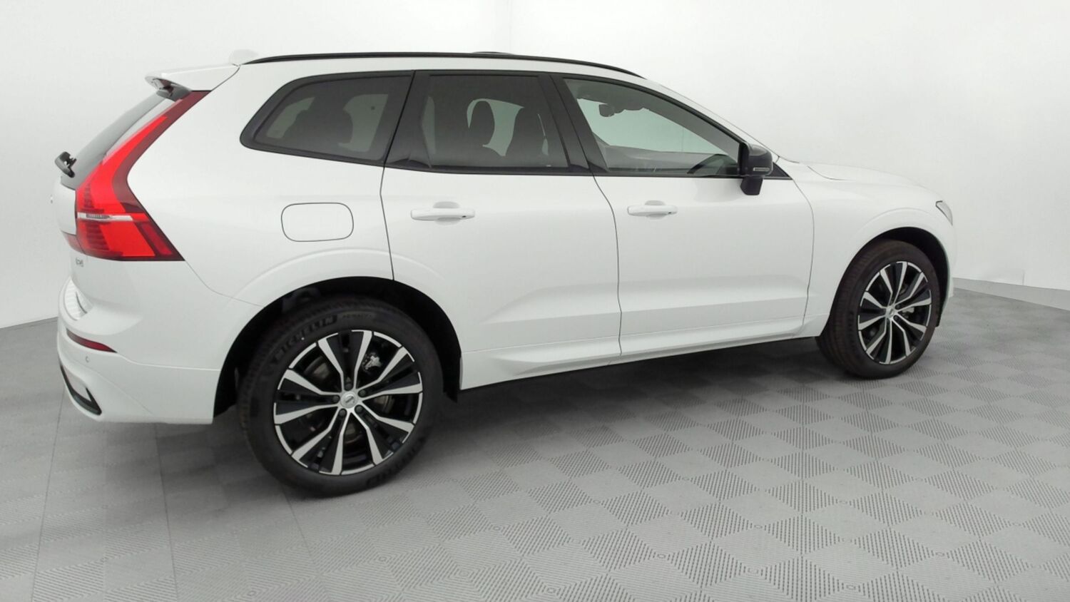 VOLVO XC60   II B4 197ch Ultimate Style Dark Geartronic