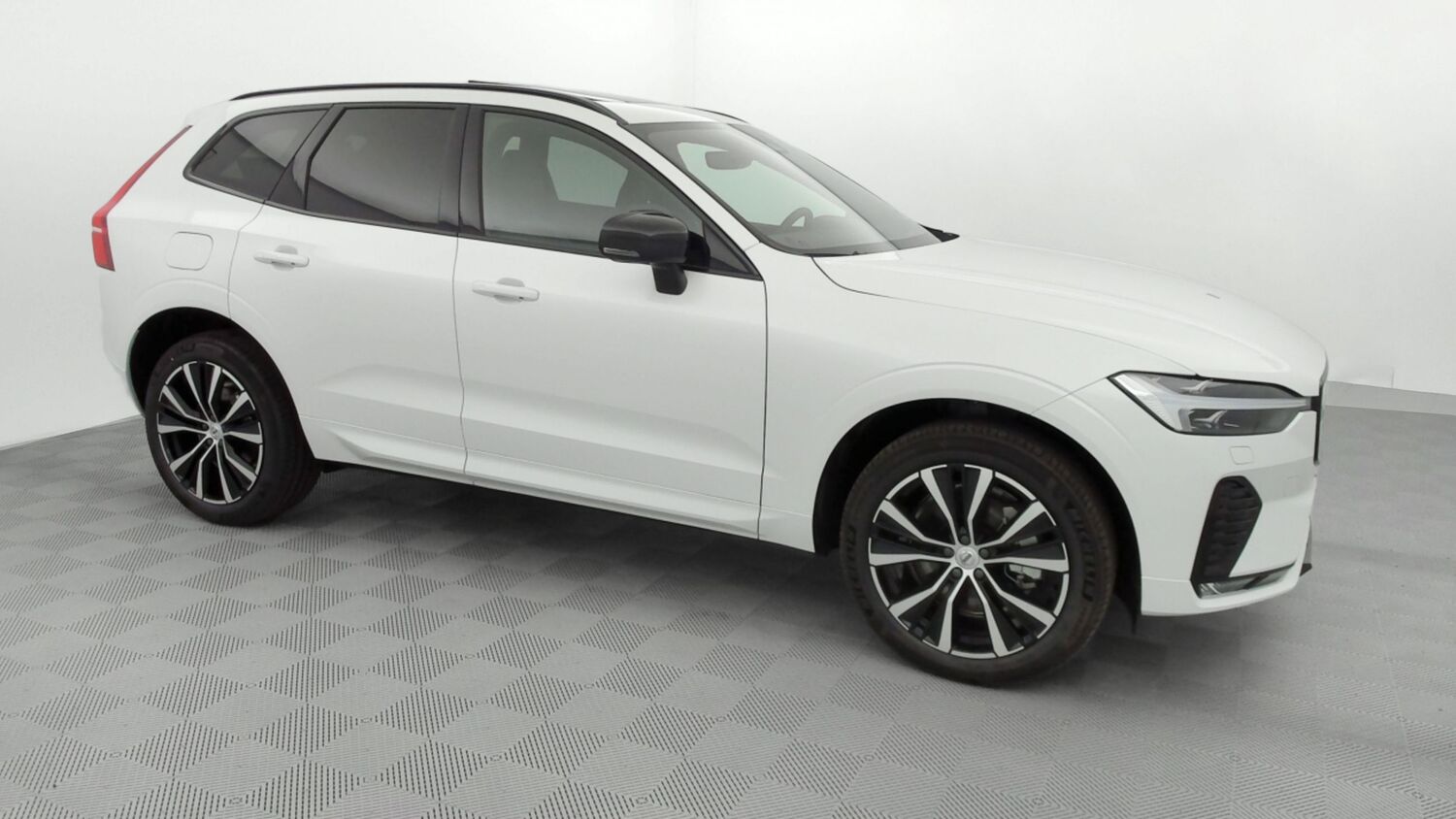 VOLVO XC60   II B4 197ch Ultimate Style Dark Geartronic