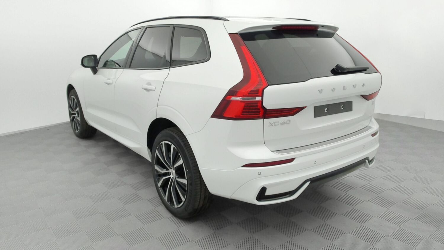 VOLVO XC60   II B4 197ch Ultimate Style Dark Geartronic