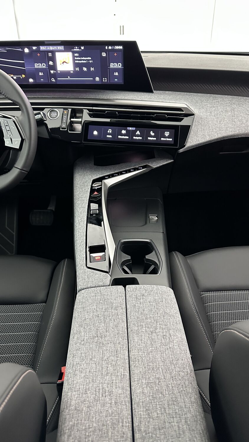 PEUGEOT 3008 Hybrid 136ch Allure e-DCS6 + Pack Panoramic Navigation