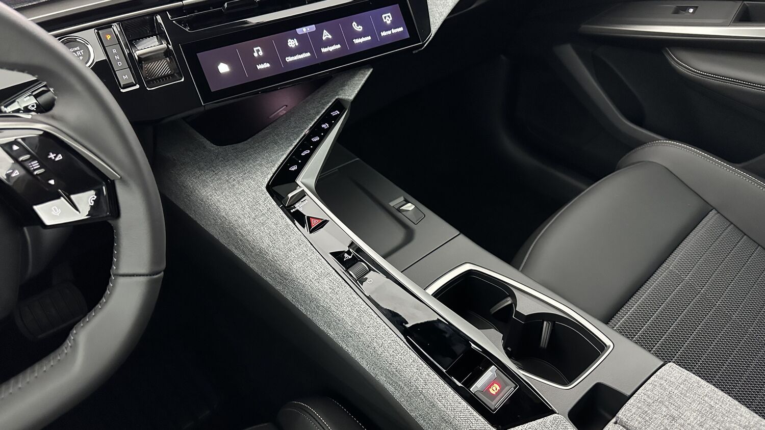 PEUGEOT 3008 Hybrid 136ch Allure e-DCS6 + Pack Panoramic Navigation