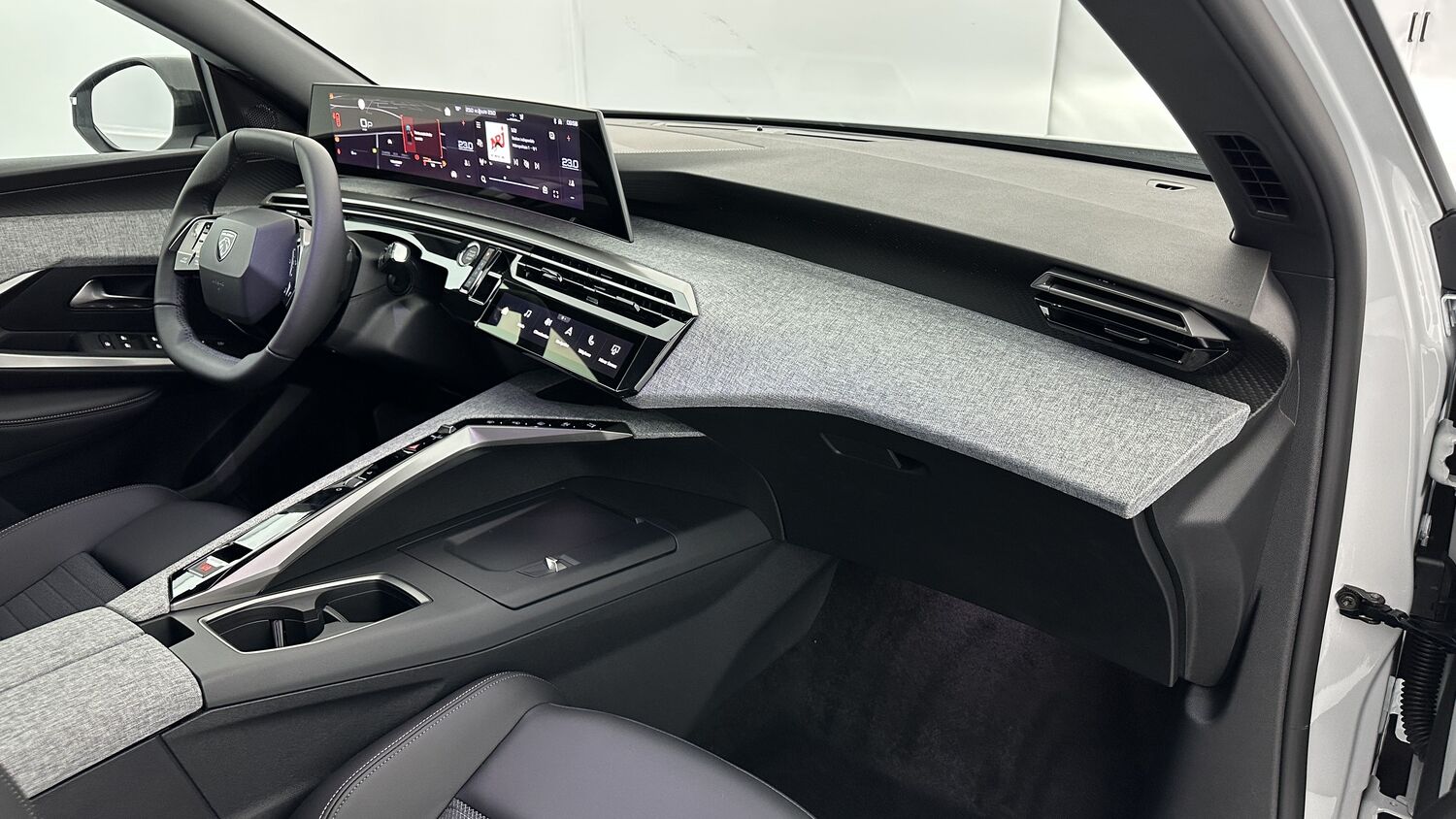 PEUGEOT 3008 Hybrid 136ch Allure e-DCS6 + Pack Panoramic Navigation