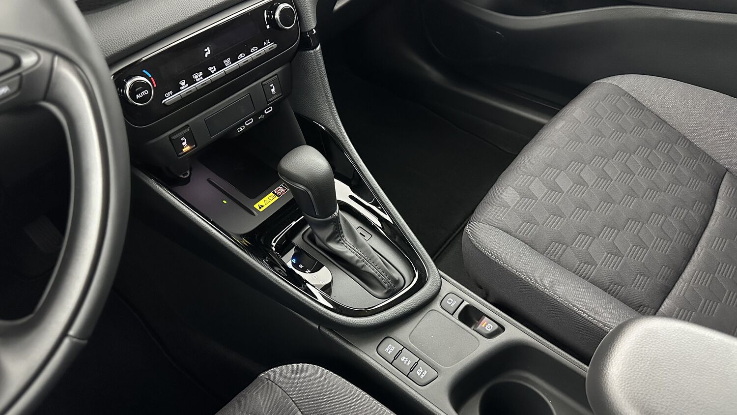 TOYOTA YARIS Hybride 116h Design e-CVT