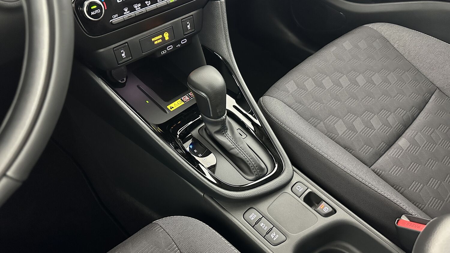 TOYOTA YARIS Hybride 116h Design e-CVT