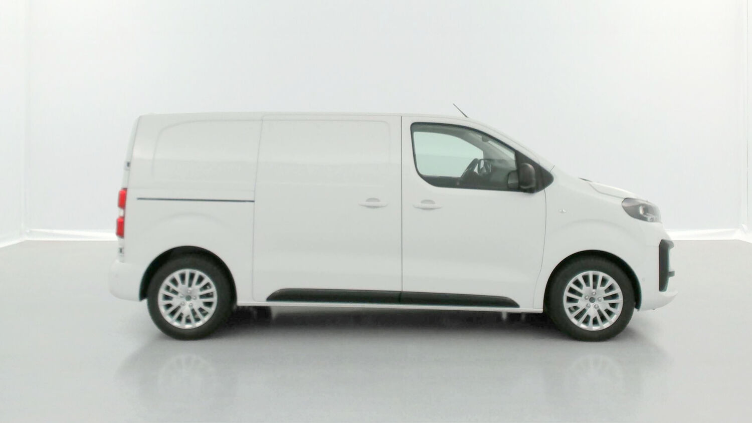 PEUGEOT EXPERT III M 2.0 BlueHDi 145ch EAT8