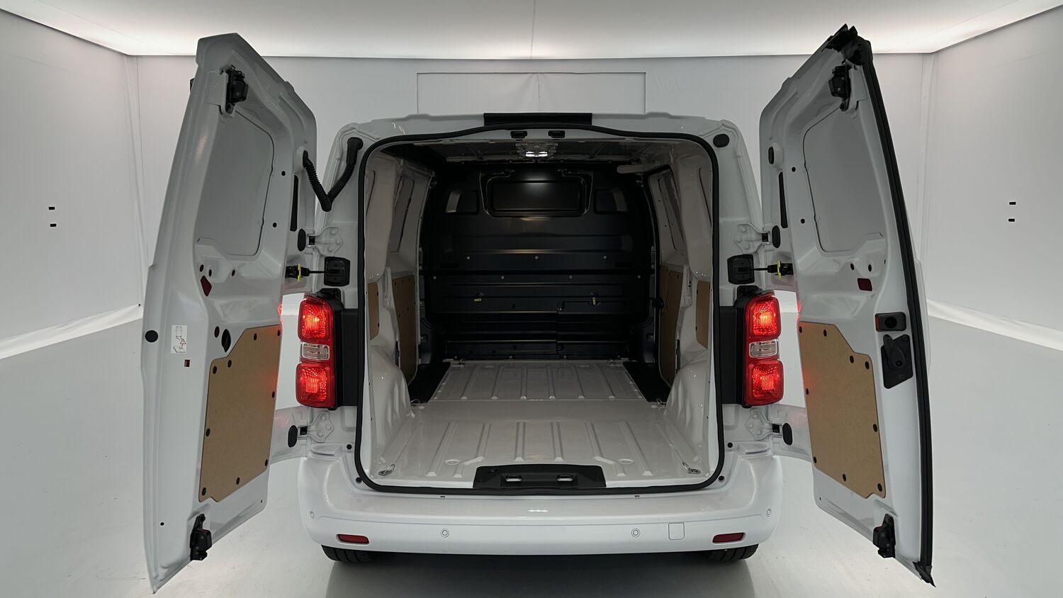 PEUGEOT EXPERT III M 2.0 BlueHDi 145ch EAT8