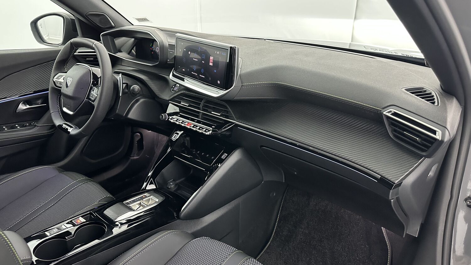 PEUGEOT 2008 II(2) 1.2 Hybrid 136ch e-DCS6 GT
