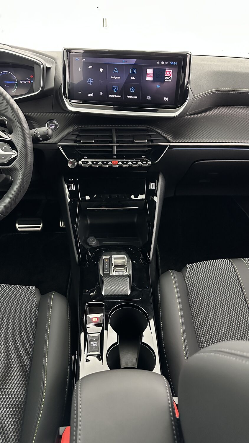 PEUGEOT 2008 II(2) 1.2 Hybrid 136ch e-DCS6 GT