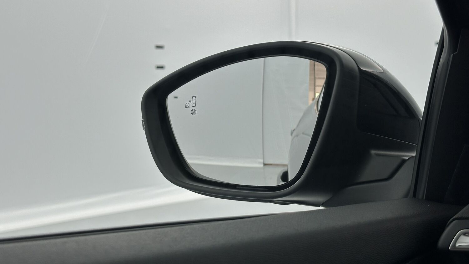 PEUGEOT 2008 II(2) 1.2 Hybrid 136ch e-DCS6 GT