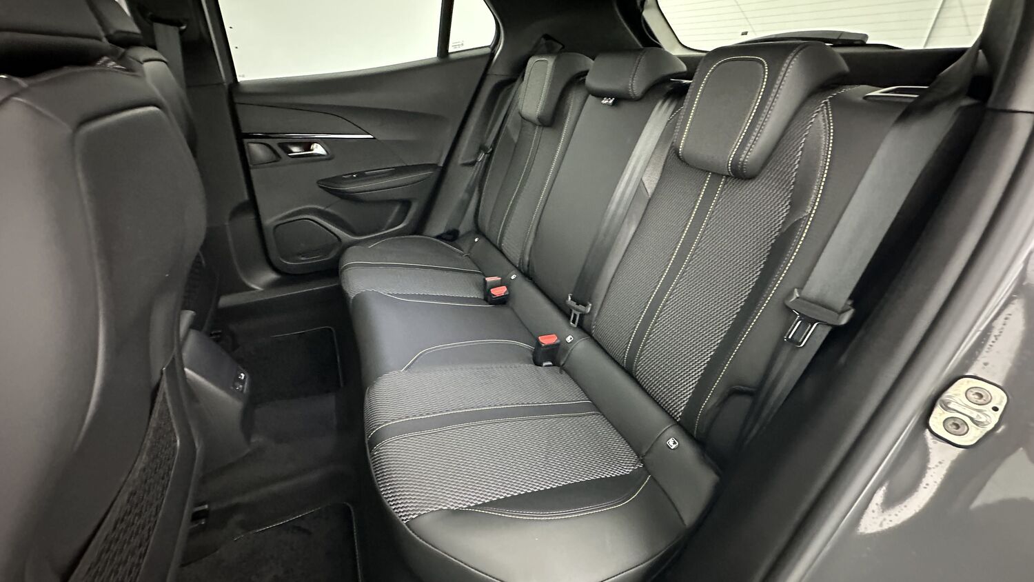 PEUGEOT 2008 II(2) 1.2 Hybrid 136ch e-DCS6 GT