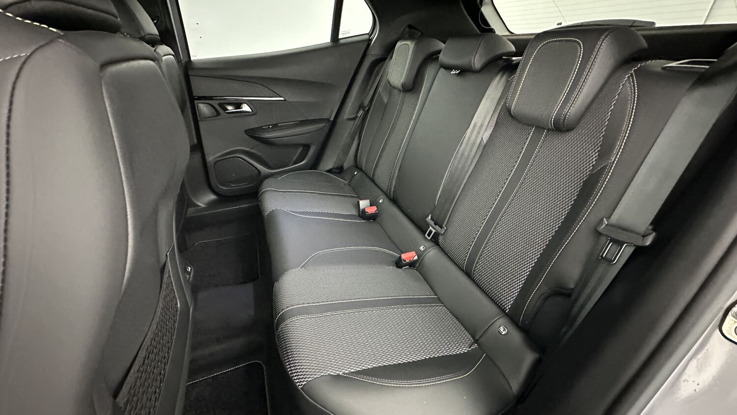 PEUGEOT 2008 II(2) 1.2 Hybrid 145ch GT e-DCS6